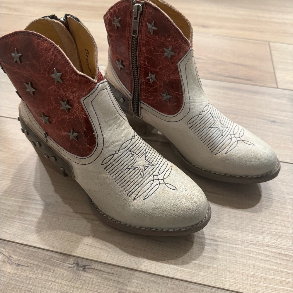 Elegant Two-Tone Western Ankle Boots